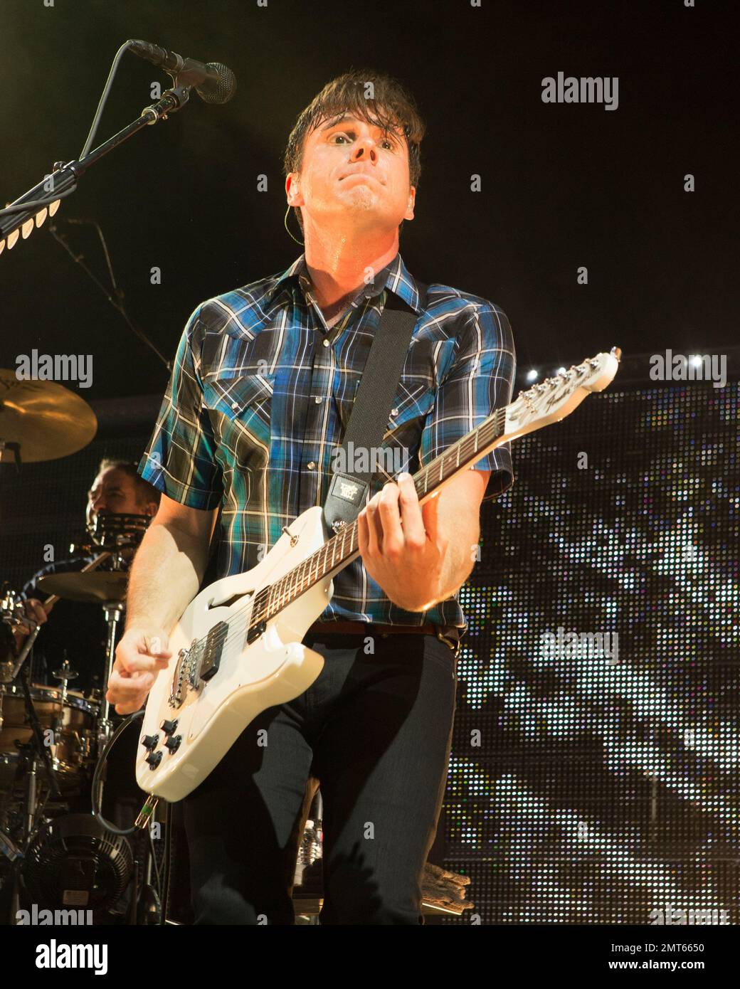 Jim Adkins of the band Jimmy Eat World performs in concert as the opening act for Incubus during their "8 Tour" at the BB&T Pavilion on Thursday, July 20, 2017, in Camden, N.J. (Photo by Owen Sweeney/Invision/AP) Banque D'Images