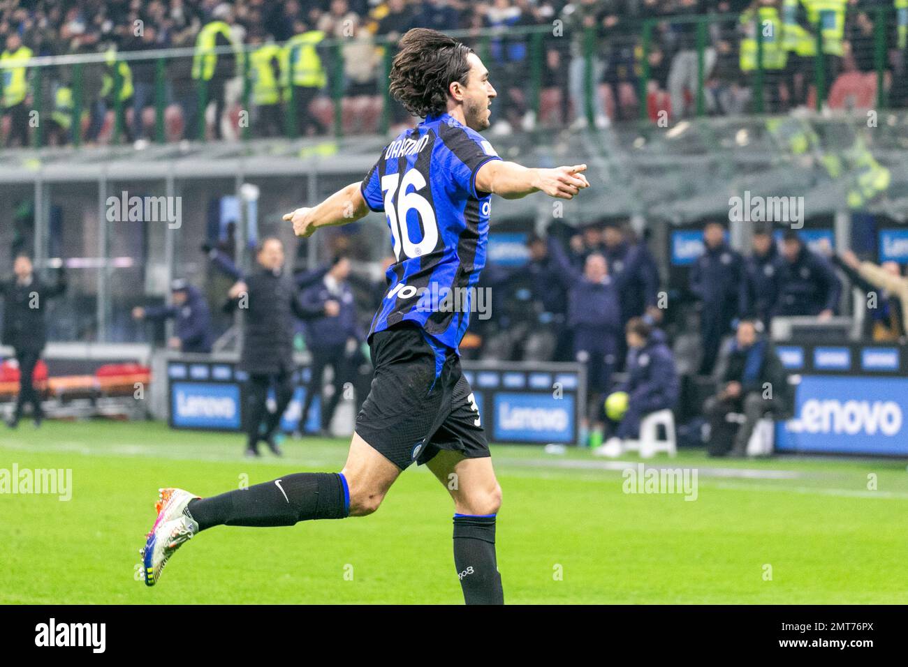 Milan, Italie - janvier 31 2023 - Inter-Atalanta Coppa Italia - le darmien matteo f.c. internazionale marque le but 1-0 et célèbre Banque D'Images