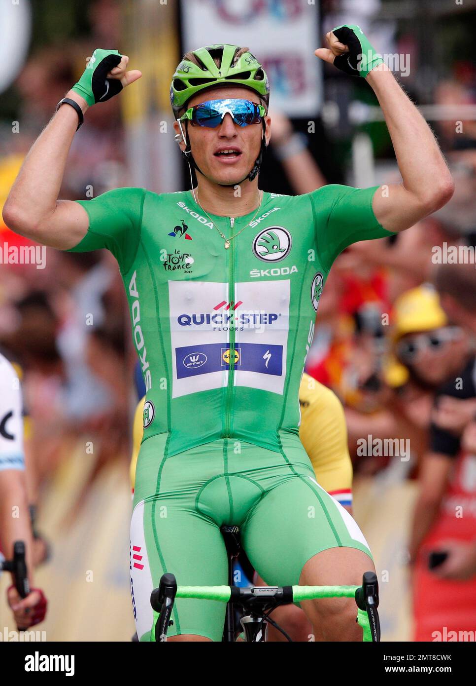 Germany's Marcel Kittel, wearing the best sprinter's green jersey celebrates as he crosses the finish line to win the tenth stage of the Tour de France cycling race over 178 kilometers (110.6 miles) with start in Perigueux and finish in Bergerac, France, Tuesday, July 11, 2017. (AP Photo/Christophe Ena) Banque D'Images
