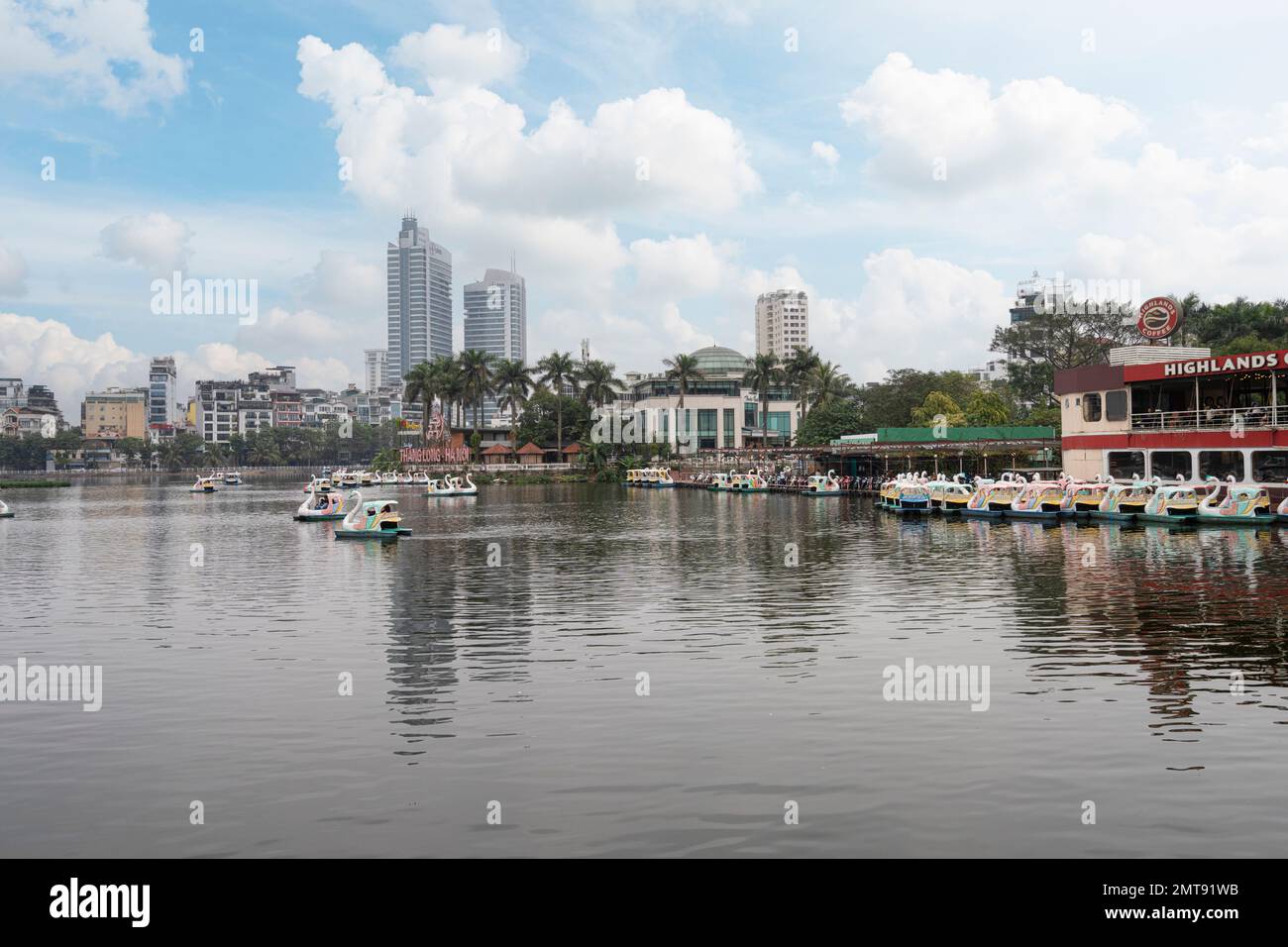 Hanoï, Vietnam, janvier 2023. Vue panoramique sur le lac de truc Bach dans le centre-ville Banque D'Images