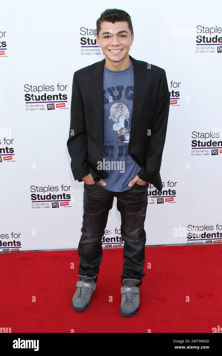 Adam Irigoyen arrive au « Party » for A cause for Kids in Need organisé par Staples, DoSomething.org ans, l'actrice Bella Thorne et Young Hollywood au Globe Theatre de Universal Studios à Los Angeles, Californie. 22nd juillet 2012. . Banque D'Images