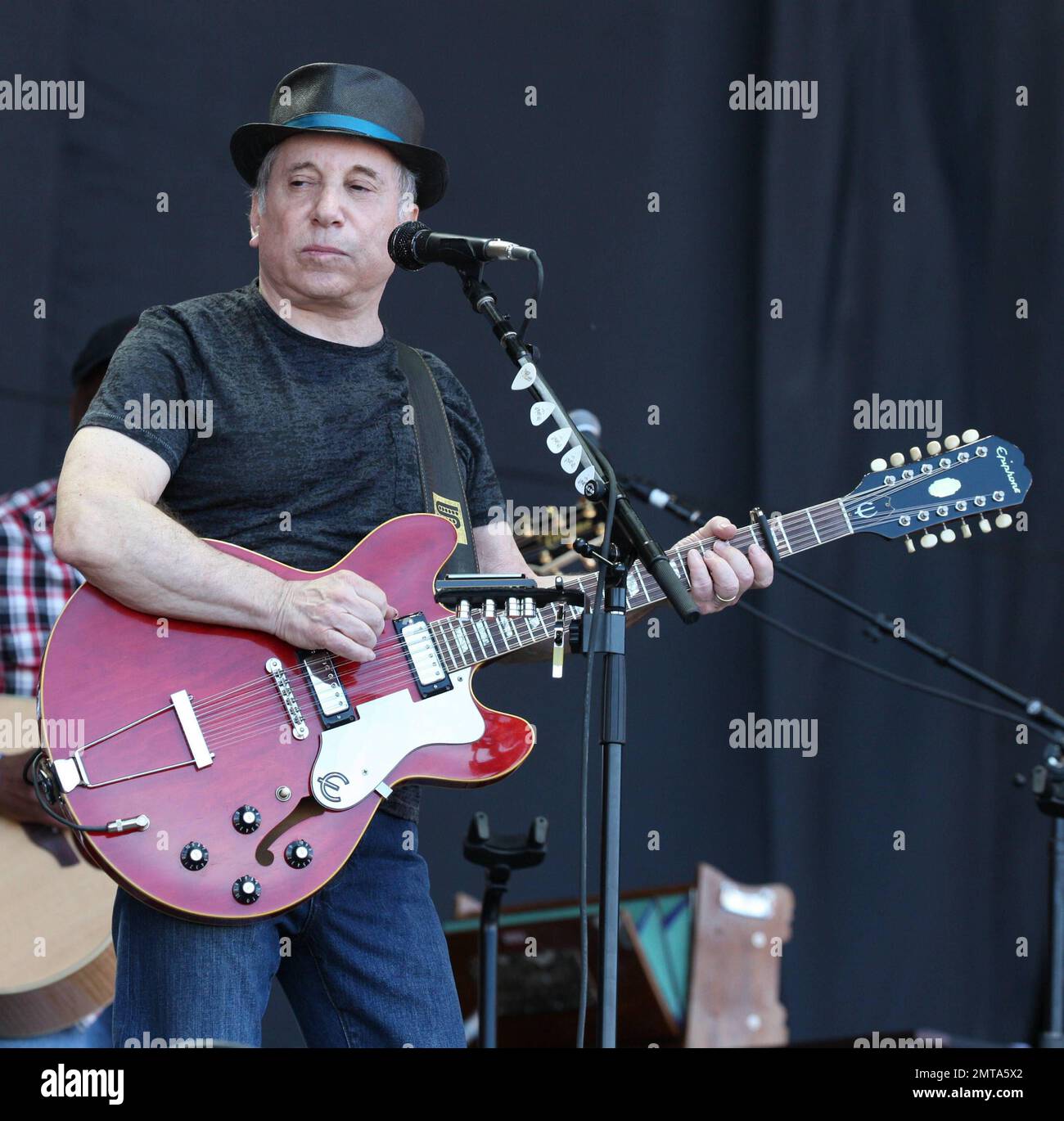 Paul Simon joue en direct au Glastonbury Festival annuel 40th à Glastonbury, au Royaume-Uni. 6/25/11. Banque D'Images