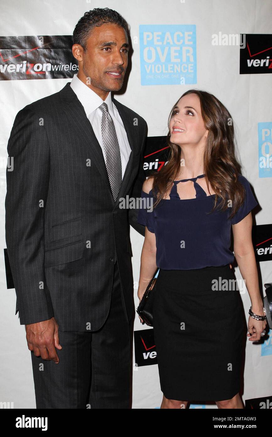 Eliza Dushku et Rick Fox, deux concurrents de « Dancing with the Stars », assistent aux prix humanitaires annuels 39th de Peace Over violence, qui se tiennent à l'hôtel Beverly Hills. Los Angeles, Californie. 10/29/10. . Banque D'Images