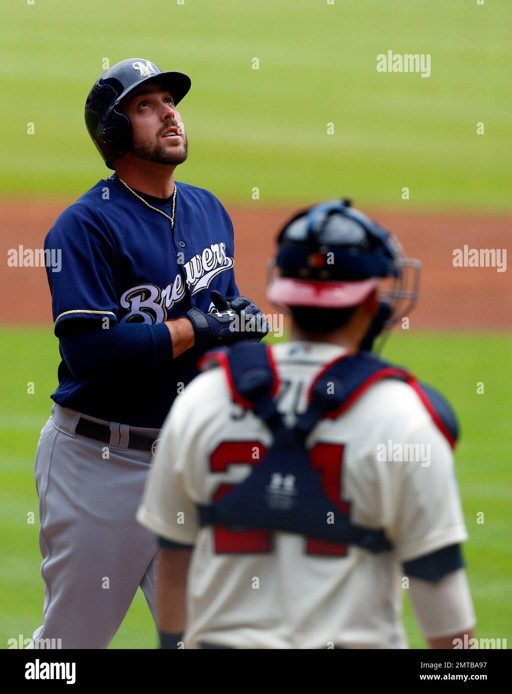 Milwaukee Brewers' Travis Shaw (21) celebrates after hitting a two run homer against the Atlanta Braves during the first inning of a baseball game, Sunday, June 25, 2017, in Atlanta, Ga. (AP Photo/Butch Dill) Banque D'Images