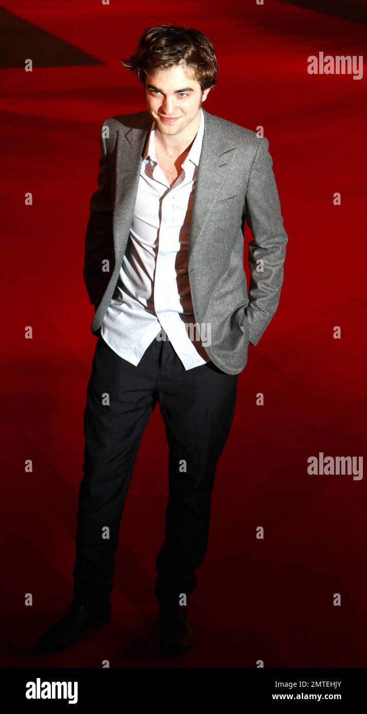Robert Pattinson à la première britannique de « Remember Me » à Leicester Square. Londres, Royaume-Uni. 3/17/10. . Banque D'Images