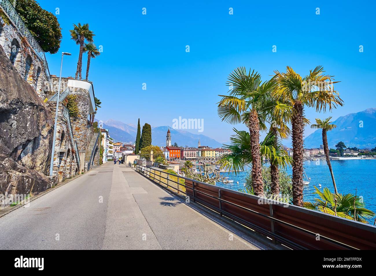 La via Moscia longe la pente de montagne sur la rive du lac majeur, à Ascona, en Suisse Banque D'Images