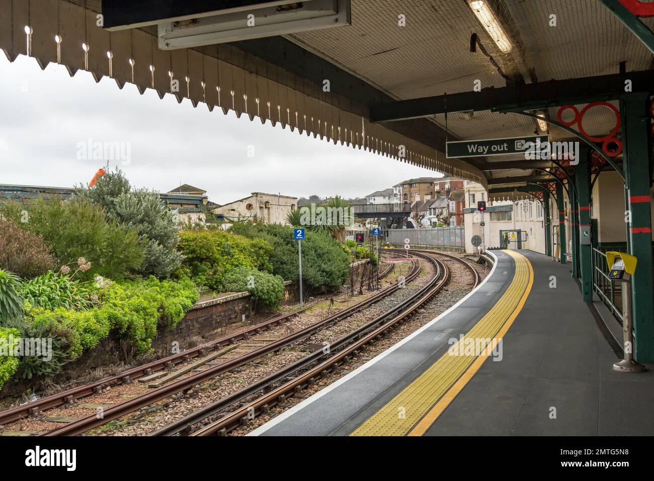 Vue sur la plate-forme de la gare de Ryde à l'est, Ryde Isle of Wight 2023 Banque D'Images