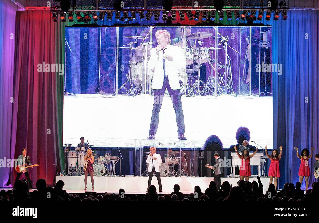 Rock and Roll Hall de Famer Rod Stewart joue en concert au Seminole Hard Rock Live. Rod a récemment nié que ses vieux visages de groupe se réuniraient pour un album de retour et de tournée plus tard cette année. Hollywood, Floride. 1/28/09. Banque D'Images