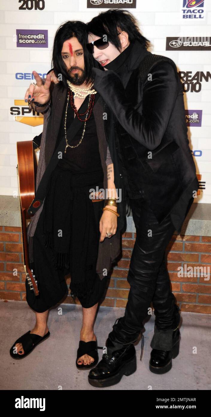 Les musiciens Twiggy Ramirez et Marilyn Manson arrivent au Spike TV's 'Scream 2010' au Greek Theatre de Los Angeles, CA. 10/16/10 . Banque D'Images