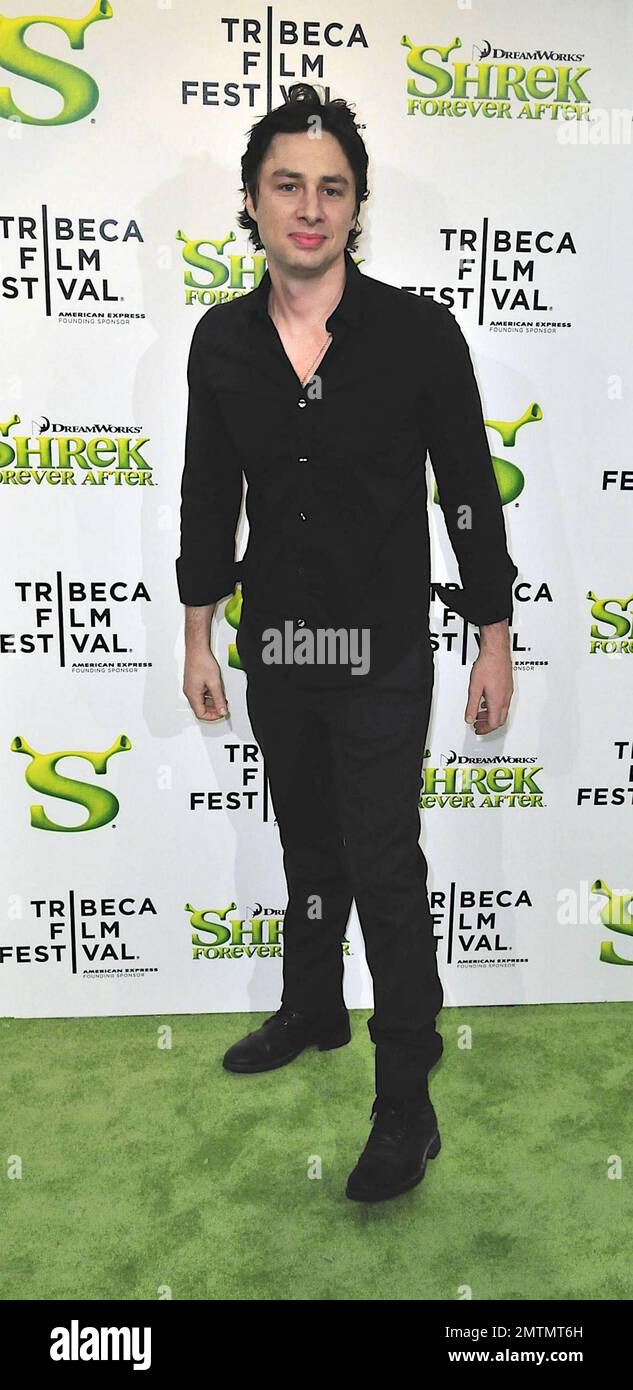 Zach Braff arrive à la première nuit d'ouverture de Shrek pour toujours après au Festival du film Tribeca 2010. 21 avril 2010 Banque D'Images