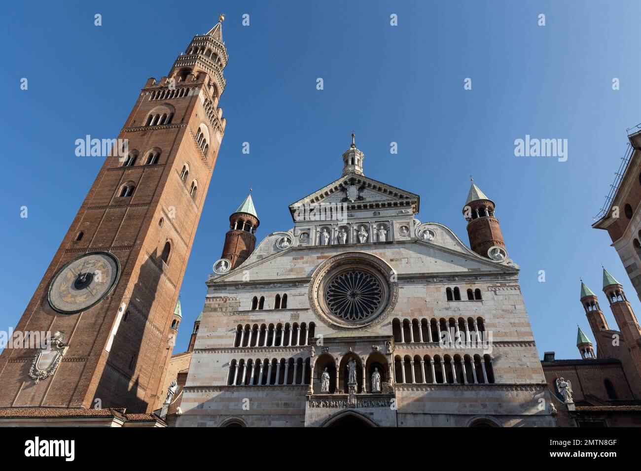 Cremona, Italie - janvier 20 2023 - sur la photo: Cathédrale Duomo de Cremona avec clocher appelé Torrazzo Banque D'Images