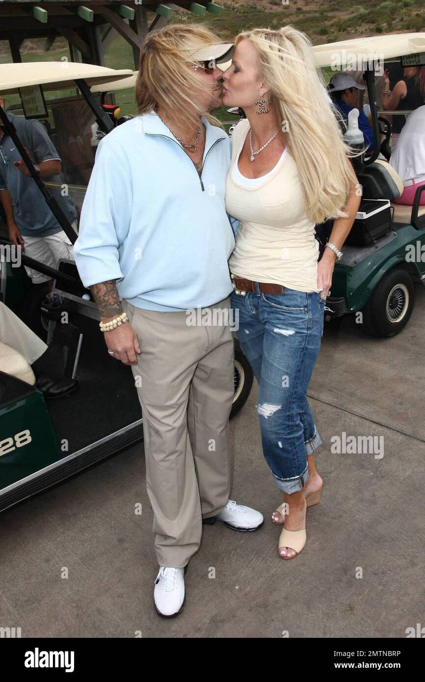 Vince Neil et sa femme Lia Gherardini au tournoi de golf annuel Skylar Neil Memorial 13th. Simi Valley, CA. 5/1/09. Banque D'Images