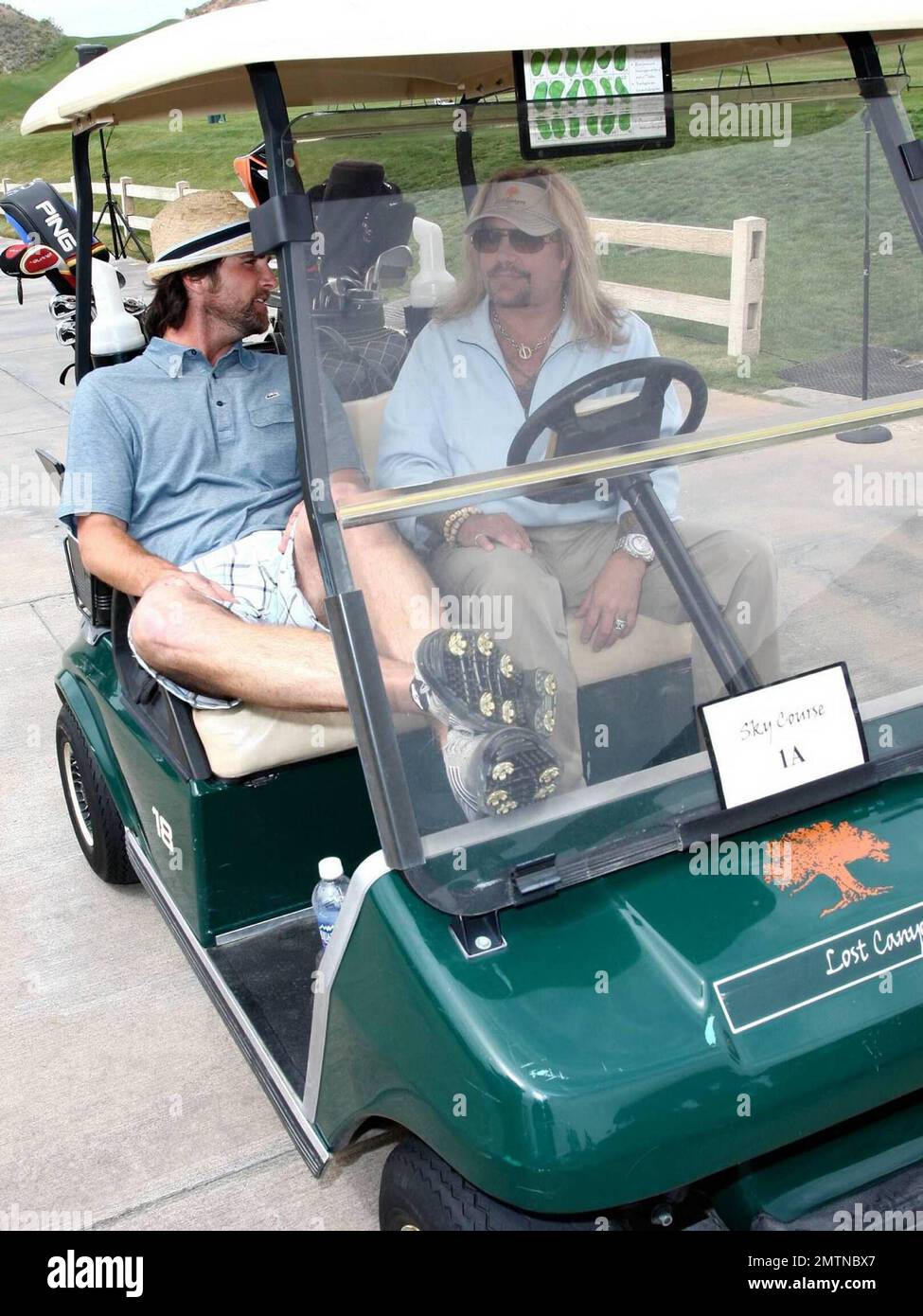 Grant Reynolds et Vince Neil au tournoi de golf annuel Skylar Neil Memorial 13th. Simi Valley, CA. 5/1/09. Banque D'Images