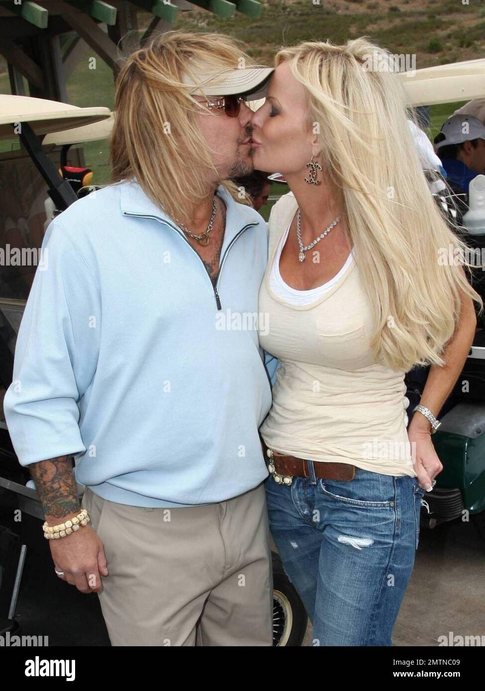 Vince Neil et sa femme Lia Gherardini au tournoi de golf annuel Skylar Neil Memorial 13th. Simi Valley, CA. 5/1/09. Banque D'Images