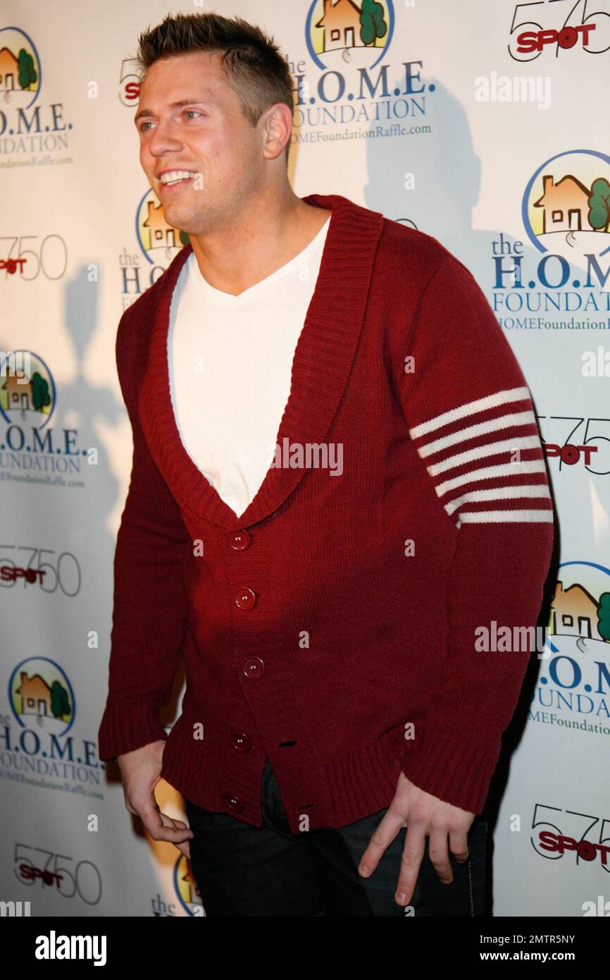 Michael 'mike Mizanin (alias le Miz) arrive à H.O.M.E. Le défi de jeux vidéo STIKS Celebrity de la Fondation a eu lieu à Spot 5750. Los Angeles, Californie. 01/11/11. Banque D'Images