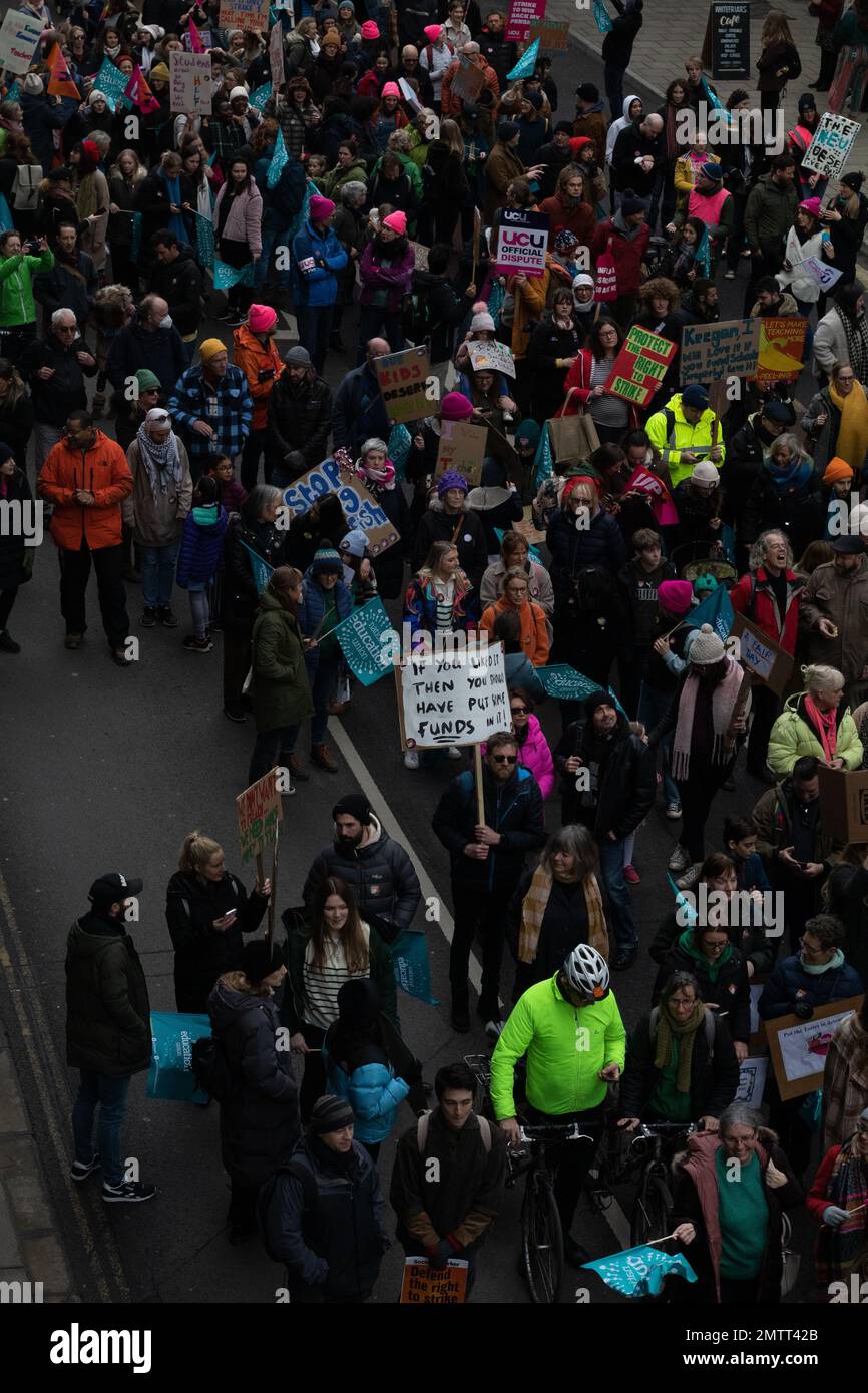 Bristol, Royaume-Uni. 1st févr. 2023. Les manifestants qui participent en mars pour un salaire équitable et le droit de grève, dans le cadre de la journée nationale d'action. Crédit : J.B. Coll Banque D'Images