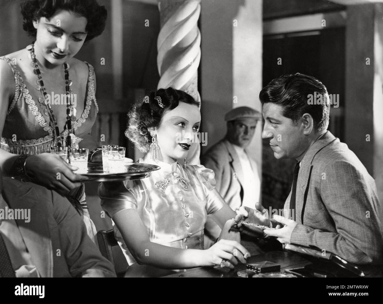 Pépé le Moko année: 1937 - France Directeur: Julien Duvivier Jean Gabin, Mireille Balin Banque D'Images