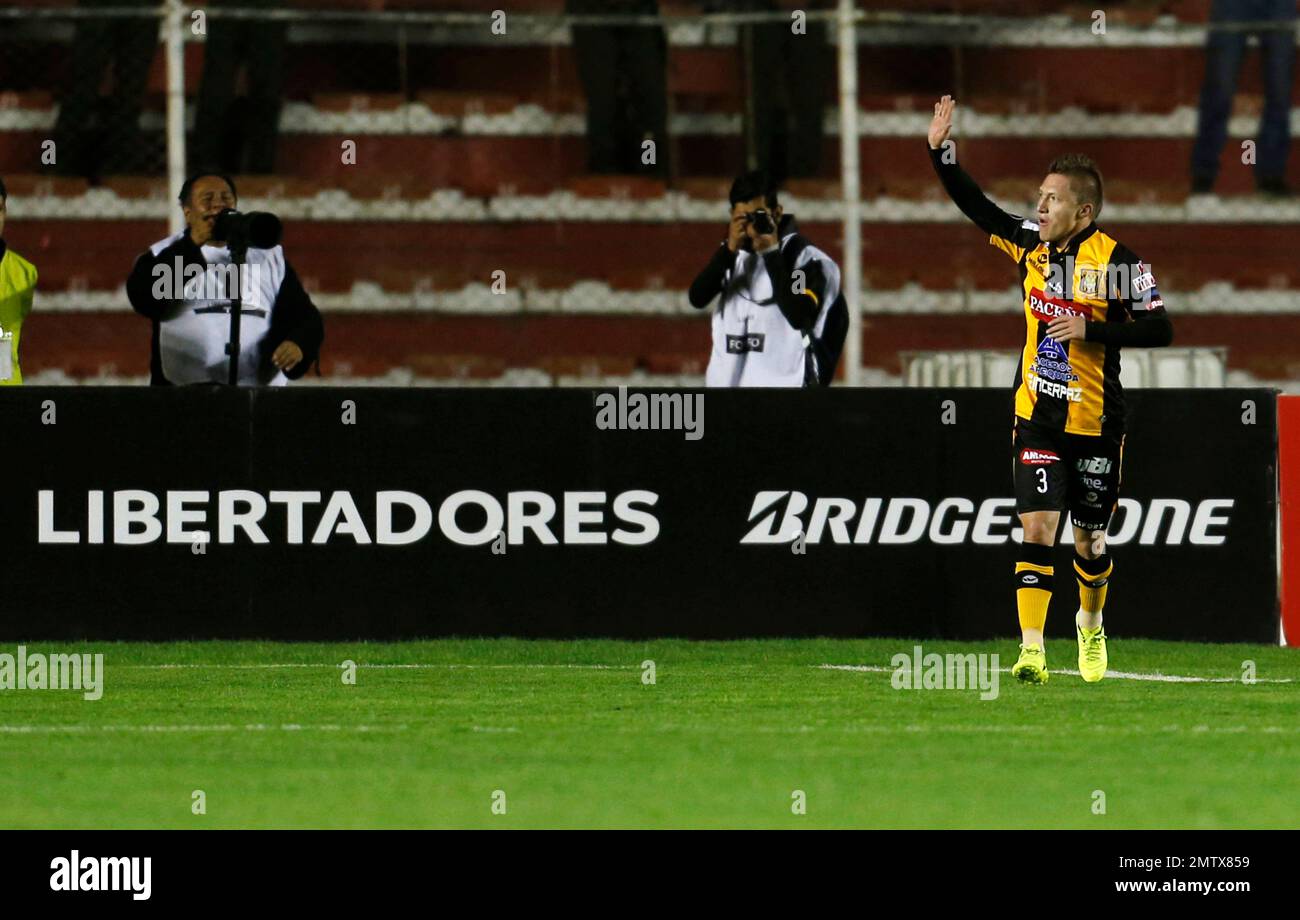Alejandro Chumacero of Bolivia's The Strongest celebrates his goal against Peru's Sporting Cristal during a Copa Libertadores soccer match in La Paz, Bolivia, Thursday, May 4, 2017. (AP Photo/Juan Karita) Banque D'Images