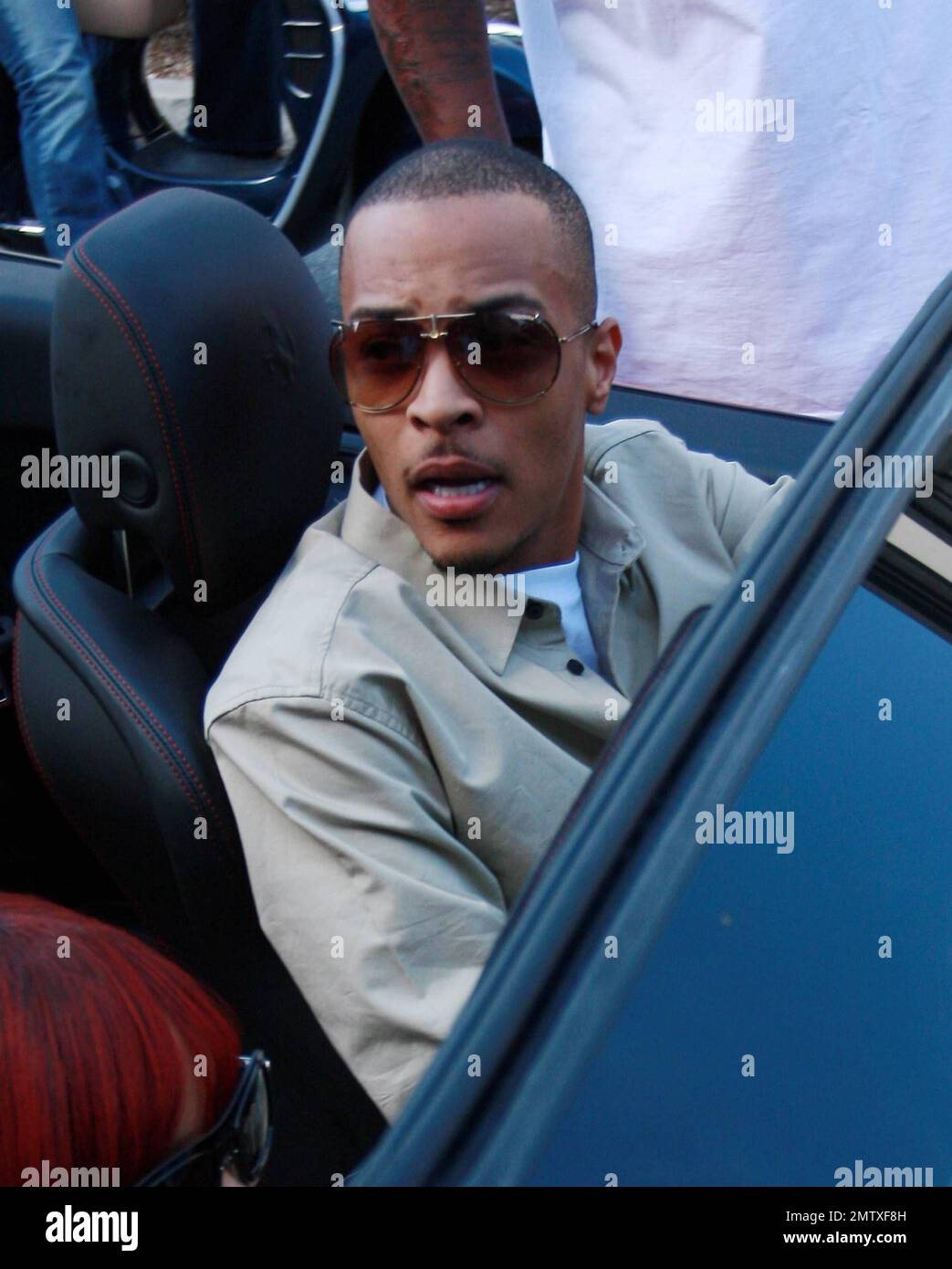 Le rappeur T.I. quitte le magasin Louis Vuitton après quelques achats à Beverly Hills, CA. 4/26/10. Banque D'Images