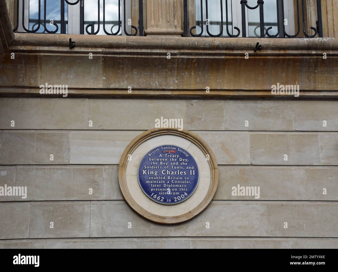 Plaque de la British Tunisian Society sur l'hôtel Royal Victoria à Tunis, qui est l'ancienne ambassade britannique Banque D'Images