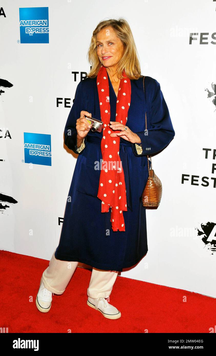 Lauren Hutton à la soirée d'ouverture du Festival du film de Tribeca, la première mondiale de « The Union » de Cameron Crowe avec les légendes musicales Elton John et Leon Russell. New York, NY. 4/20/11. Banque D'Images