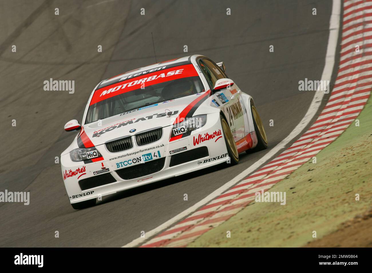 Stephen Kane au volant de la BMW Motorbase dans la première manche du championnat BTCC 2008 à Brands Hatch England. Banque D'Images