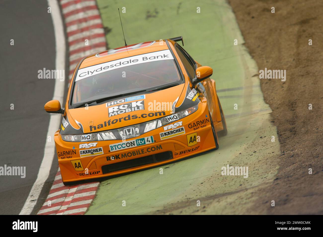 Gordon Shedden sur la piste de Brands Hatch pilotant la Honda Civic pendant la course de championnat BTCC 2008 Banque D'Images