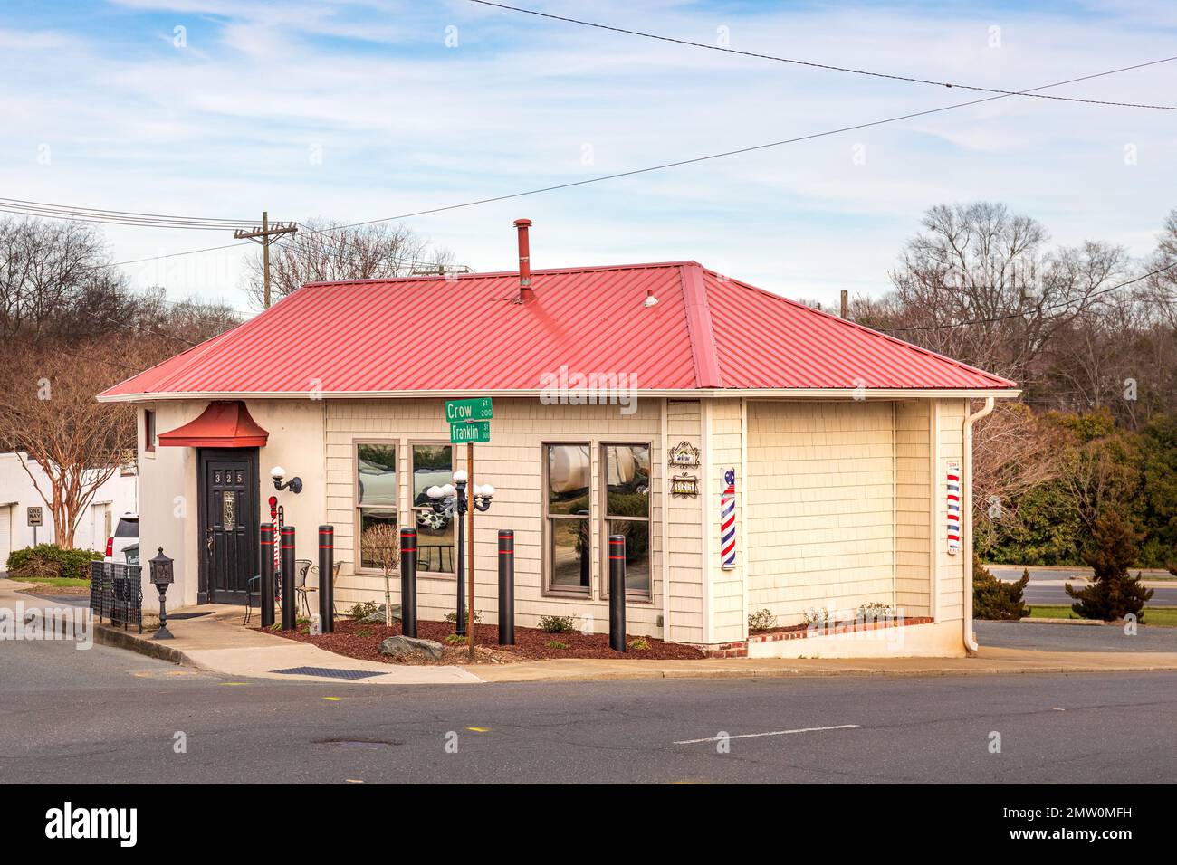 MONROE, NC, USA-28 JAN 2023: The Hair Station Barber Shop and salon. Banque D'Images