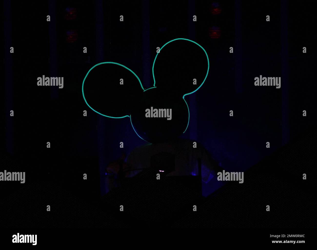 Deadmau5 (alias Joel Zimmerman) se produit en direct au cours du deuxième jour du festival Ultra Music Festival 2011 qui s'est tenu au Bicentennial Park. Miami, Floride. 03/26/11. Banque D'Images