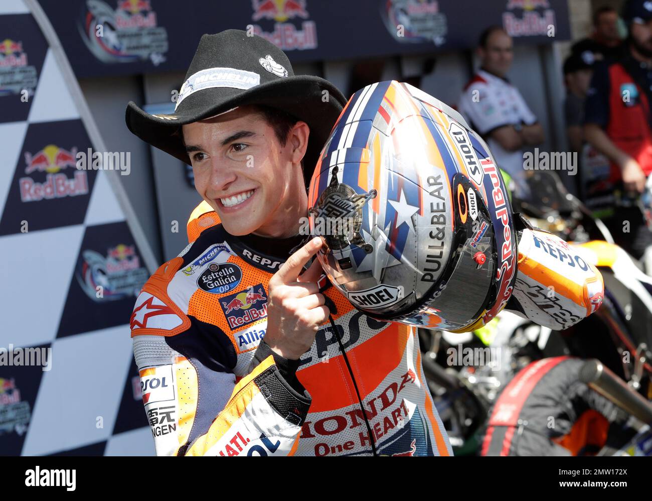 Marc Marquez (93), of Spain, holds his helmet as he celebrates his win in the Grand Prix of the Americas MotoGP motorcycle race, Sunday, April 23, 2017, in Austin, Texas. Marquez won for the fifth consecutive year at the circuit.(AP Photo/Eric Gay) Banque D'Images