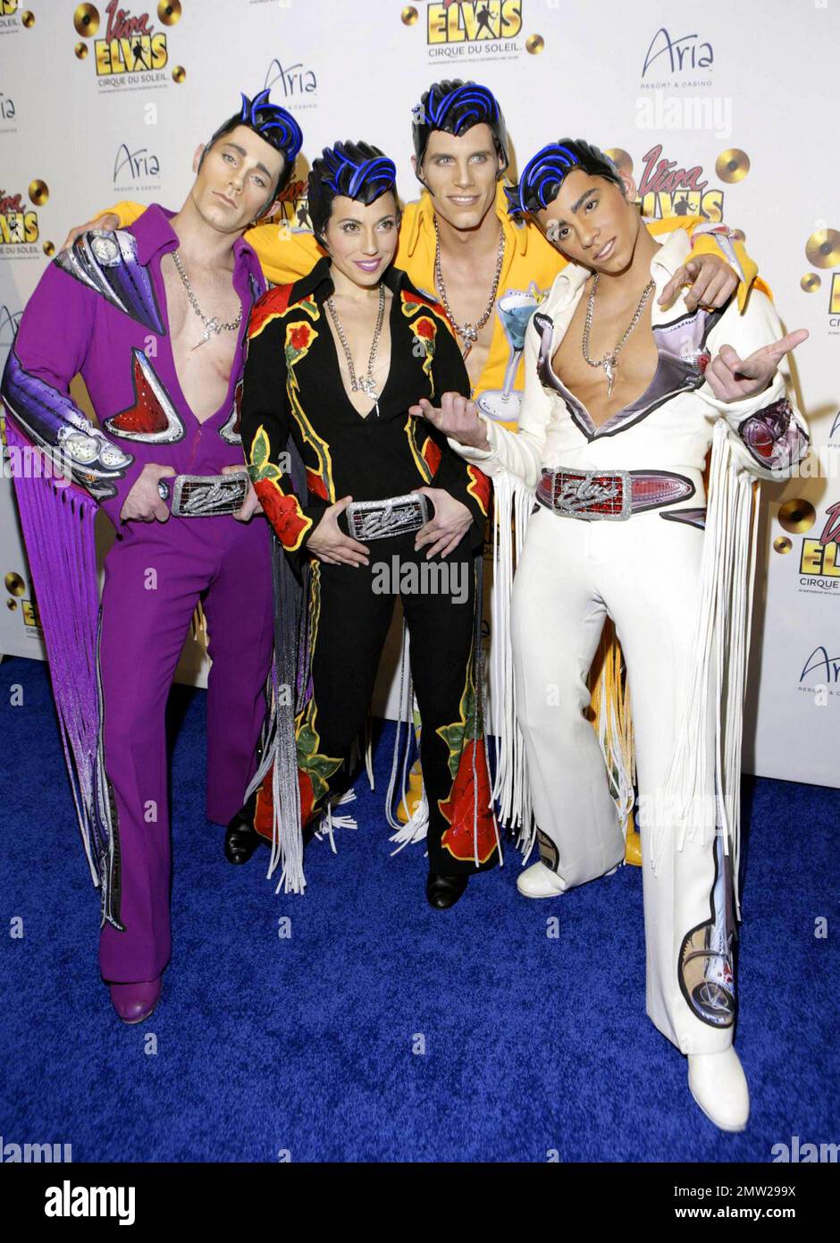 Membres de la troupe à la première mondiale de « Viva Elvis » du Cirque du Soleil au Aria Resort and Casino de Las Vegas, Nevada. 2/19/10. . Banque D'Images