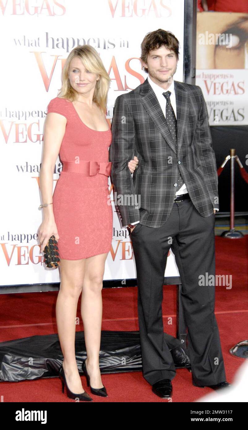 Ashton Kutcher et Cameron Diaz arrivent à la première mondiale de leur  nouveau film « Qu'est-ce qui se passe à Las Vegas » au Mann Theatre de  Westwood, en Californie. 5/1/08 Photo