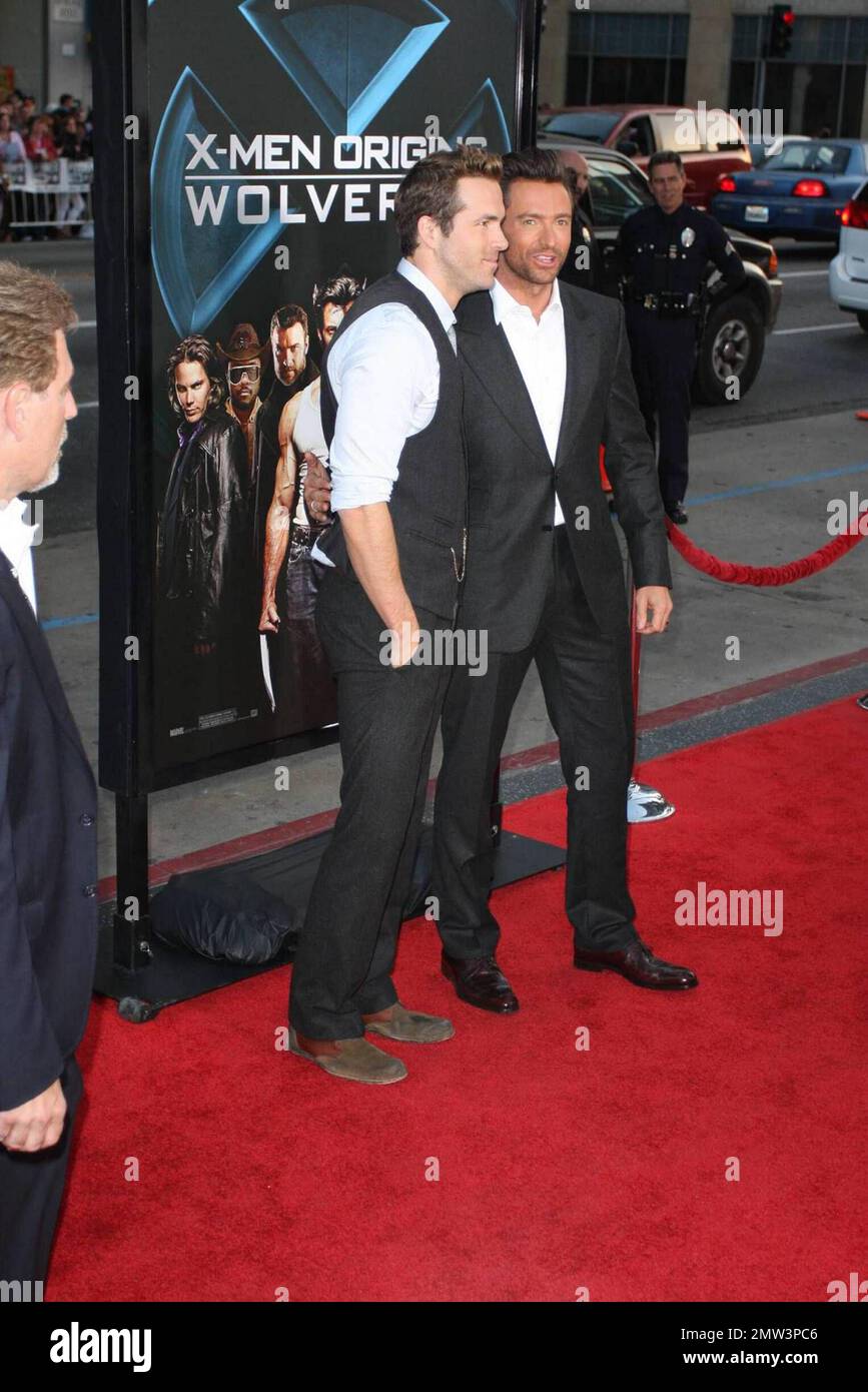 Hugh Jackman et Ryan Reynold jouent autour de la première de film de 20th Century Fox X-MEN ORIGINS:WOLVERINE au Graumans Chinese Theatre à Hollywood. Los Angeles, CA 4/28/09 . Banque D'Images