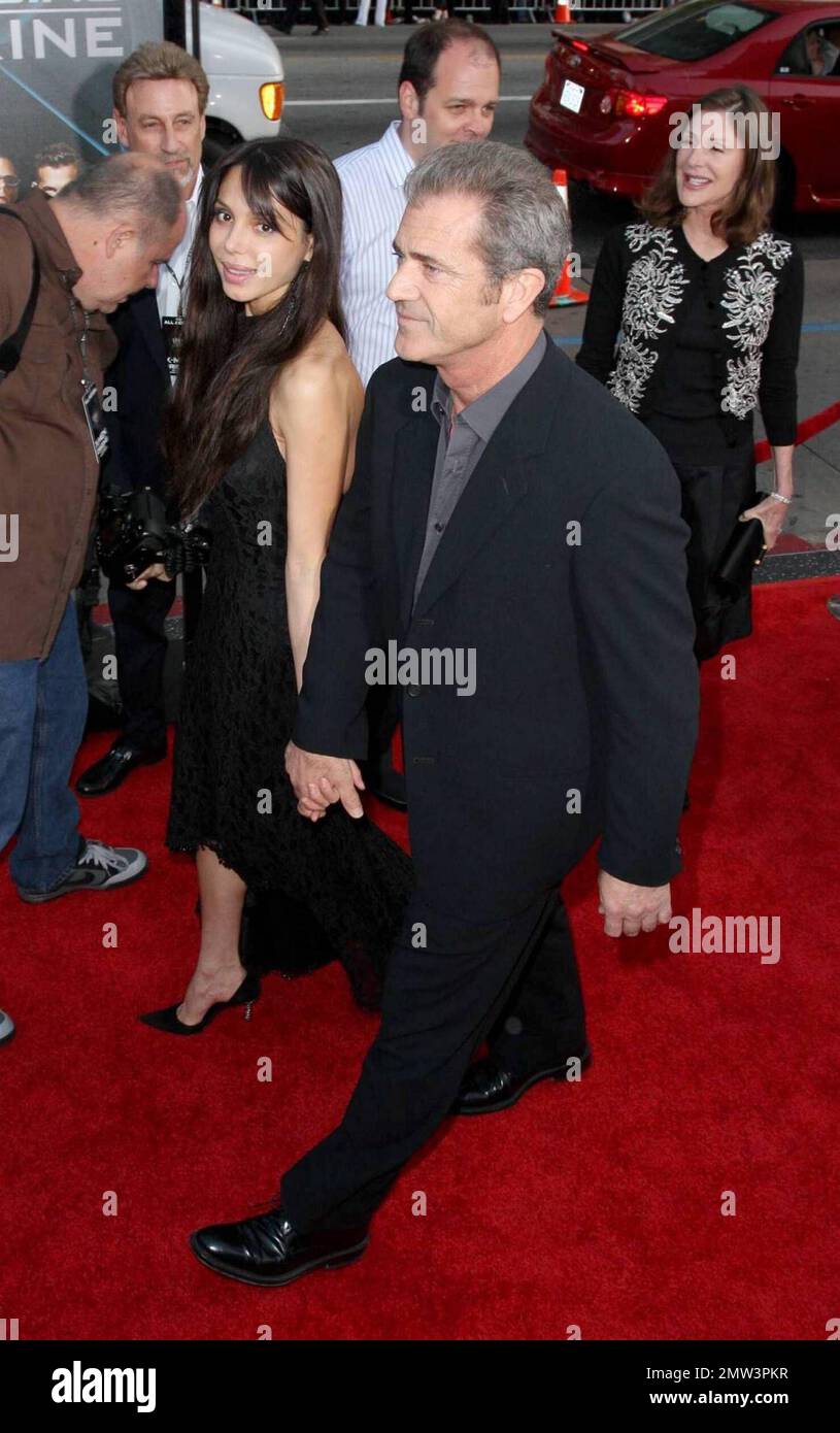 Mel Gibson et sa petite amie Oksana Grigorieva assistent à la première du film 20th Century Fox X-MEN ORIGINS:WOLVERINE au Graumans Chinese Theatre à Hollywood. Los Angeles, CA 4/28/09 Banque D'Images