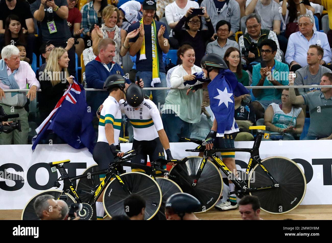 Australian team celebrate after winning the gold medal in the men's team pursuit final against New Zealand at the World Track Cycling championships in Hong Kong, Thursday, April 13, 2017. (AP Photo/Kin Cheung) Banque D'Images