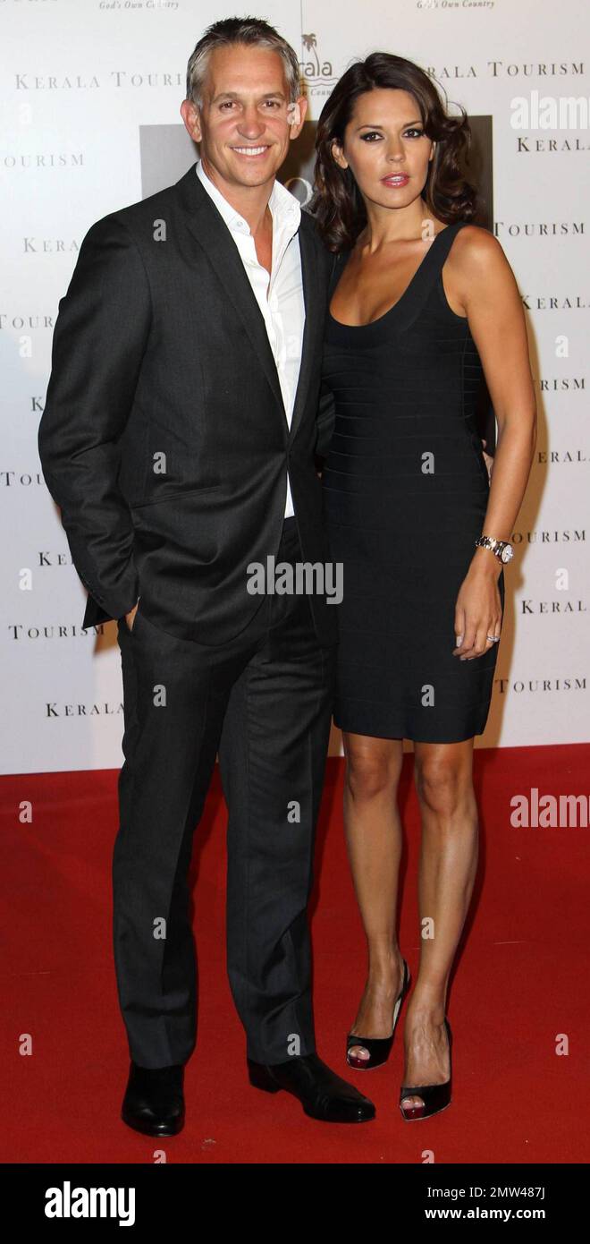 Gary Lineker et sa femme Danielle Lineker (alias Danielle Bux) arrivent à la galerie contemporaine Saatchi de Londres pour la première de « Your moment is Waiting », un film de promotion du tourisme dans la ville indienne de Kerala, réalisé par Prakash Varma et présentant le modèle Miriam Ilorah. Londres, Royaume-Uni. 09/21/10. Banque D'Images