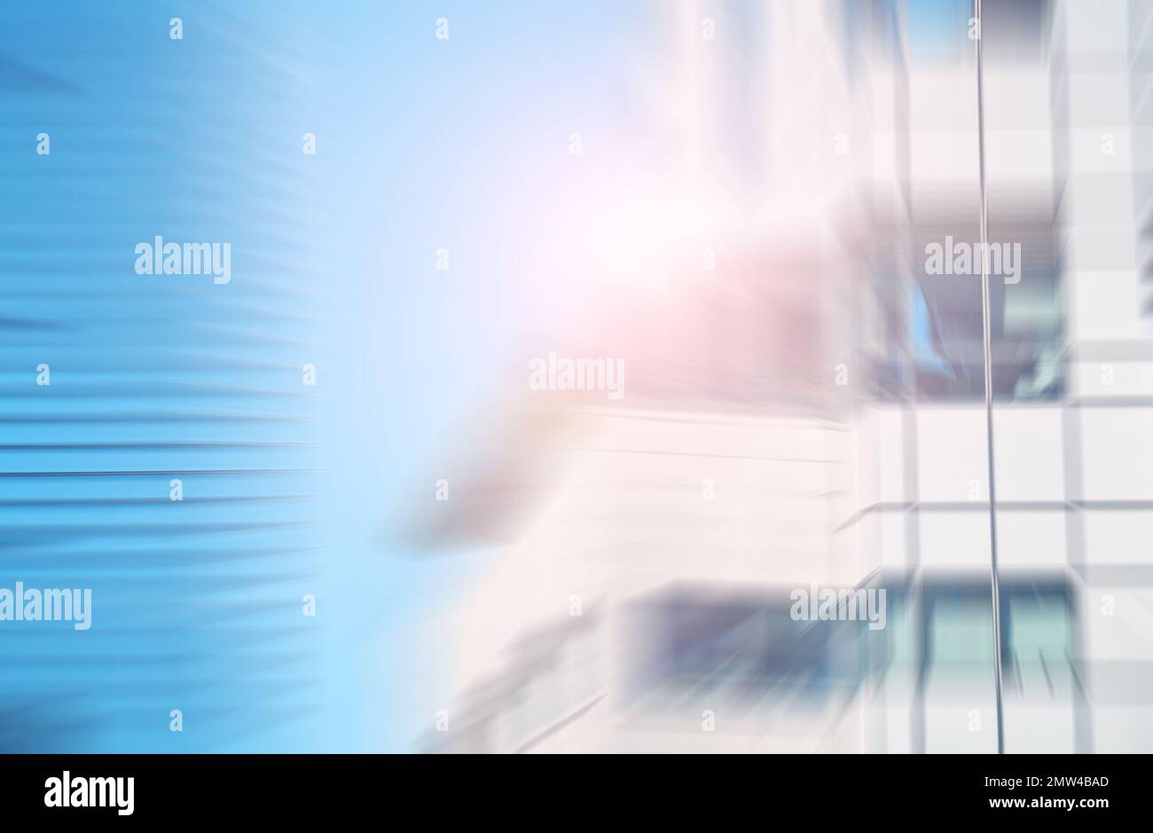 Façade de bâtiment de bureau floue, arrière-plan abstrait. Banque D'Images