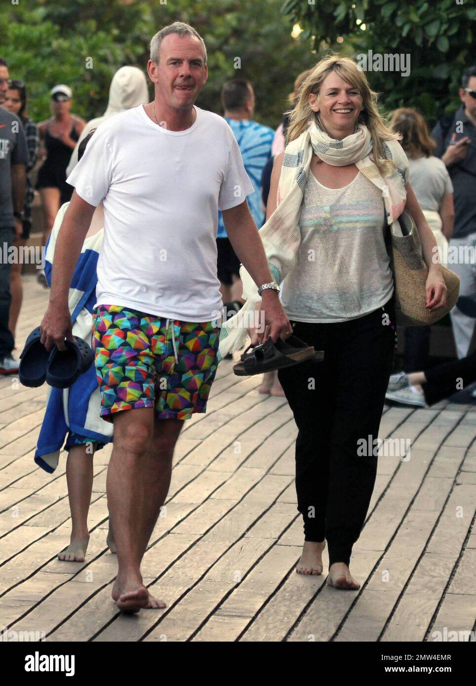 La personnalité de la télévision britannique Zoe ball est rejointe par