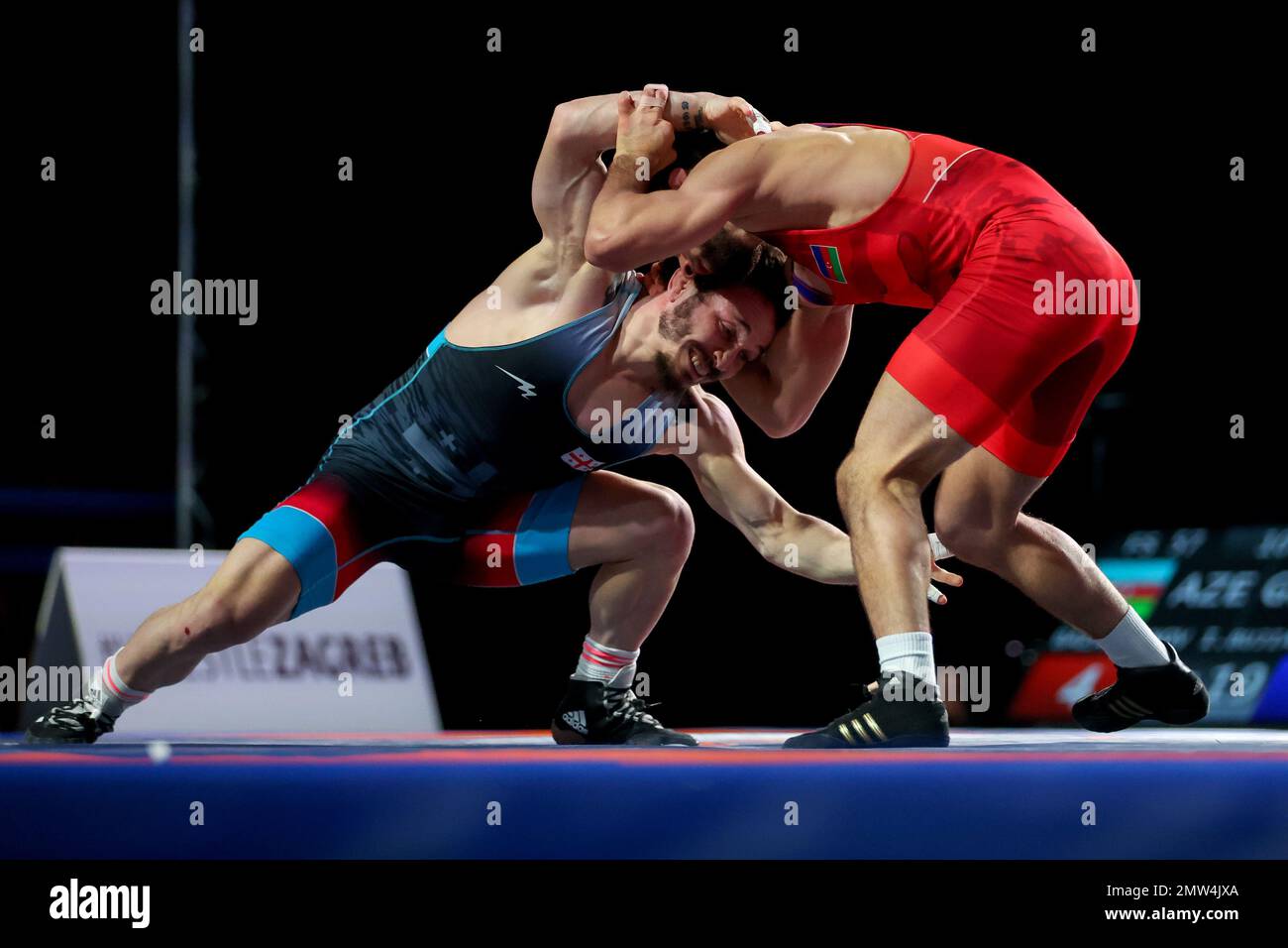 ZAGREB, CROATIE – FÉVRIER 01 : l'Islam Bazarganov d'Azerbaïdjan est en compétition contre Beka Bujiashvili de Géorgie lors du match de bronze de la série hommes libres de 57 kg Wrestling 2023 Ranking au Dom Sportova Sports Hall sur 1 février 2023 à Zagreb, Croatie. Photo: Igor Kralj/PIXSELL Banque D'Images