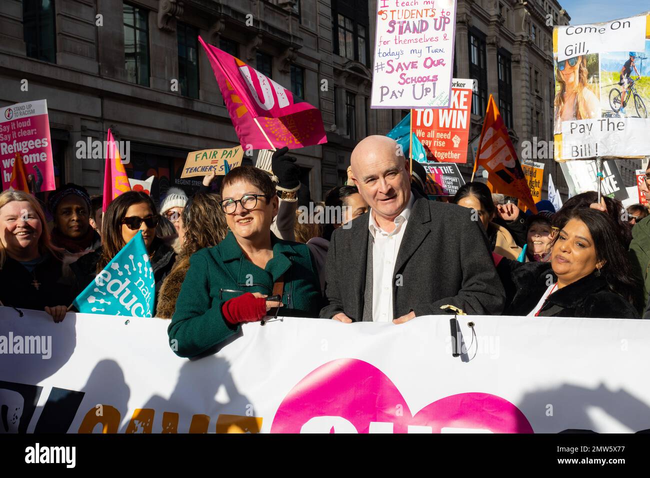 Londres, Angleterre, Royaume-Uni 01/02/2023 la plus grande grève depuis dix ans a lieu au Royaume-Uni avec 100 000 sorties et environ 30 000 sorties dans les rues de Londres. Parmi les participants, on compte Mary Bousted, du Syndicat national de l'éducation, Mick Lynch et Jeremy Corbyn Banque D'Images