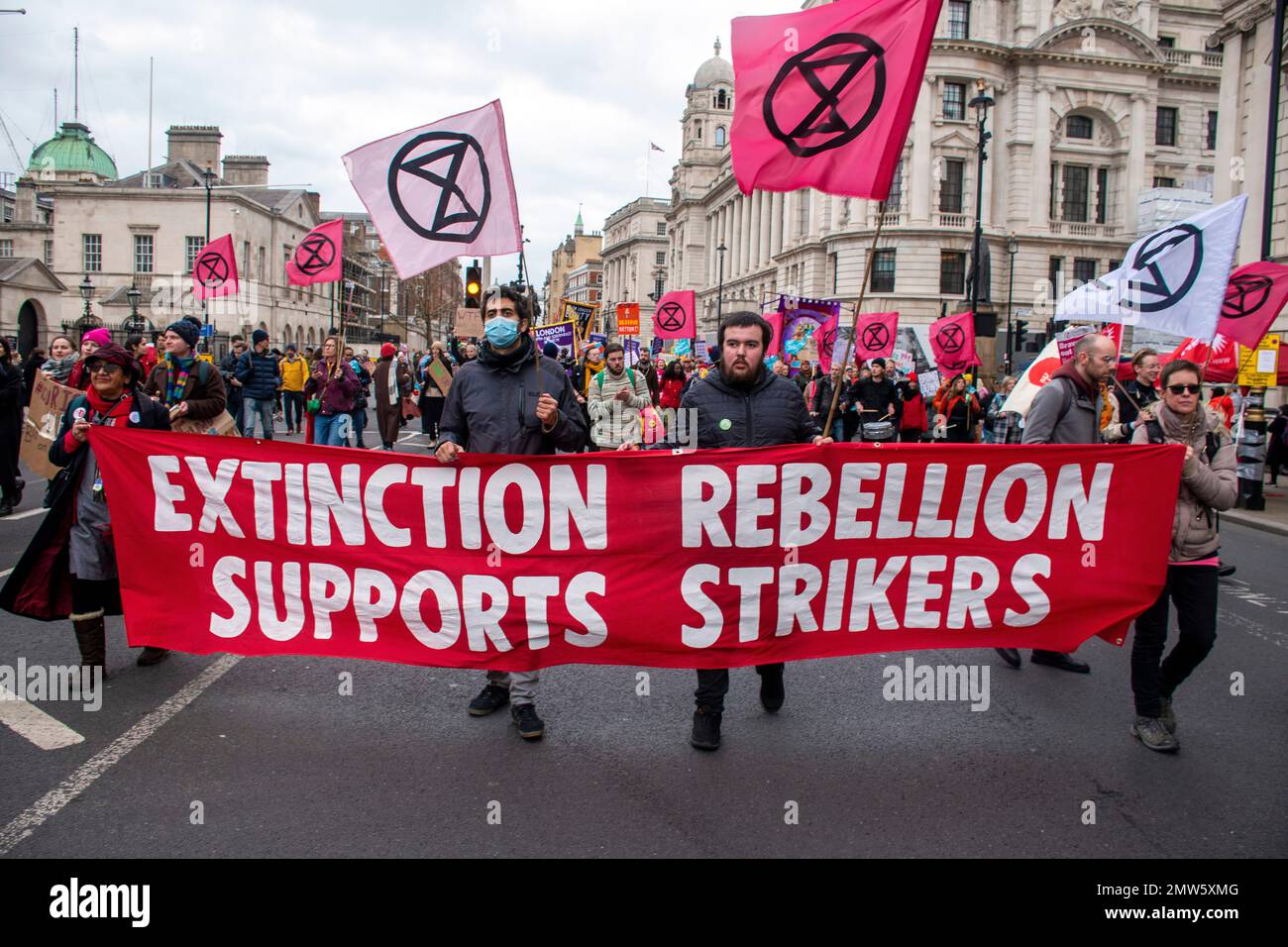 Londres, Royaume-Uni, 1 février 2023 grève des enseignants. Les manifestants défilent sur Whitehall pour protéger le droit de grève. Credit: JOHNNY ARMSTEAD/Alamy Live News Banque D'Images