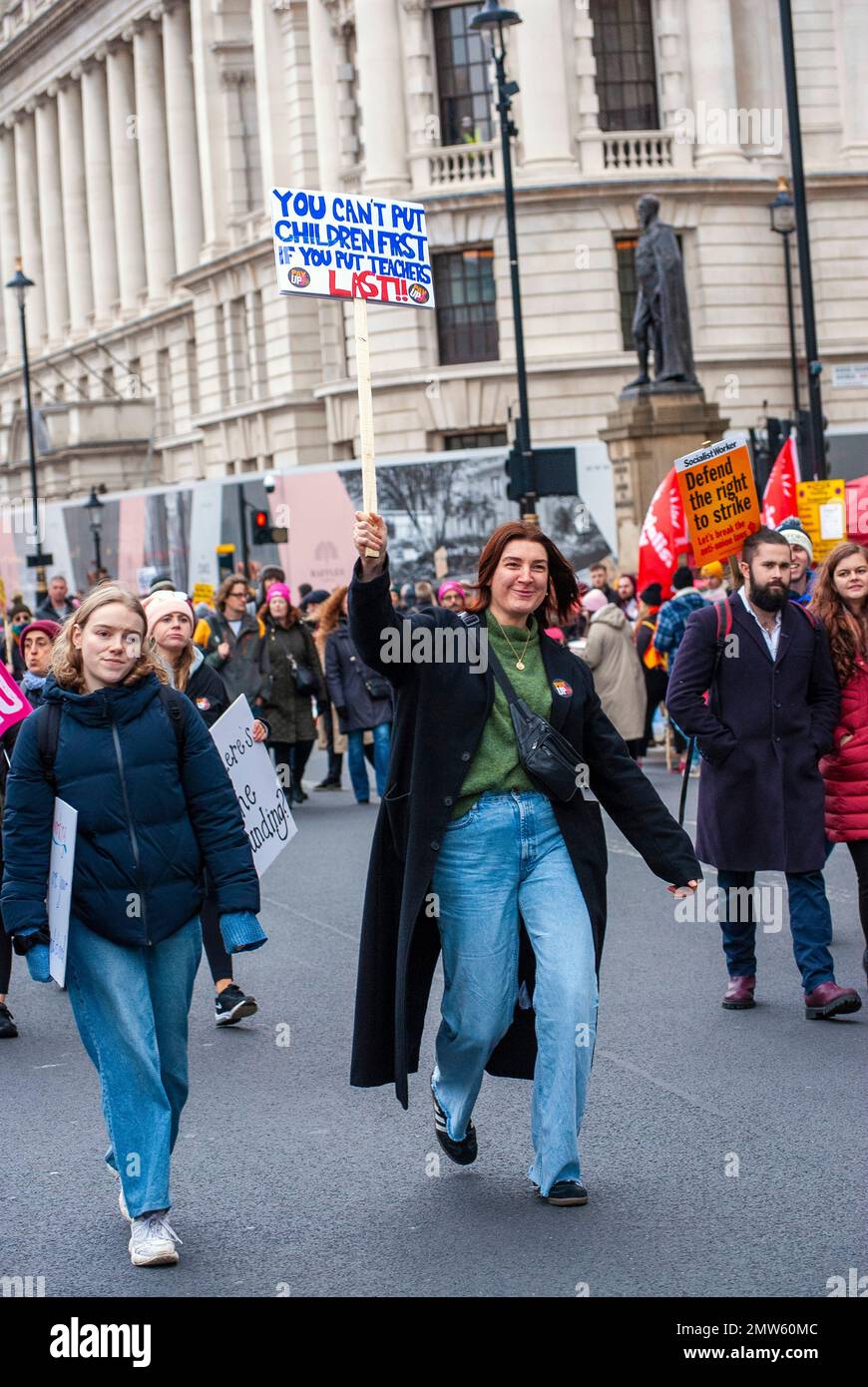 Londres, Royaume-Uni, 1 février 2023 grève des enseignants. Les manifestants défilent sur Whitehall pour protéger le droit de grève. Credit: JOHNNY ARMSTEAD/Alamy Live News Banque D'Images