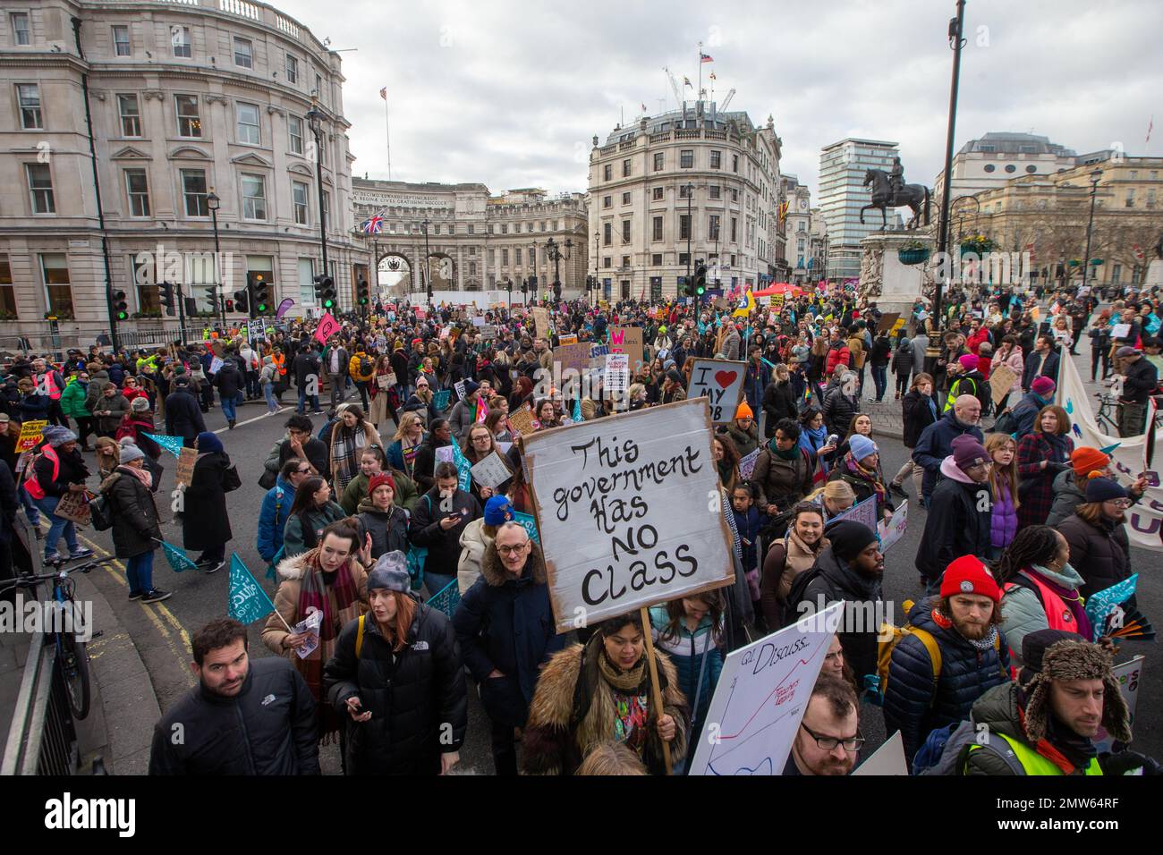 Londres, Angleterre, Royaume-Uni. 1st févr. 2023. Les manifestants sont vus à Whitehall après une marche de la BBC pour protéger le droit de grève Mars le jour où environ 500000 travailleurs, enseignants et fonctionnaires sortent dans le jour de l'action. (Credit image: © Tayfun Salci/ZUMA Press Wire) USAGE ÉDITORIAL SEULEMENT! Non destiné À un usage commercial ! Banque D'Images