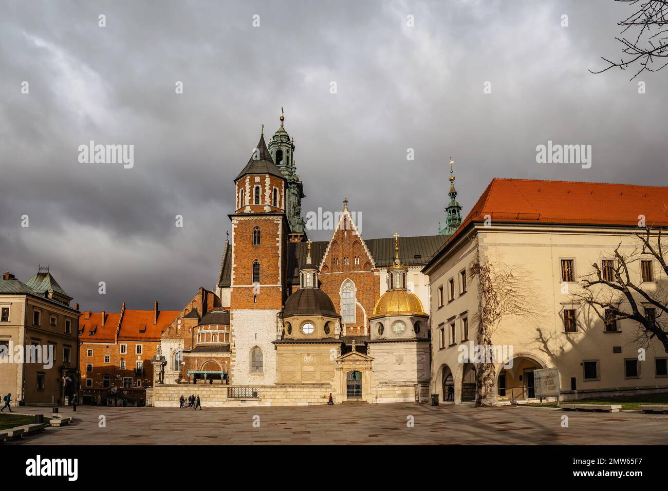 Cracovie,Pologne-décembre 17,2021.Cathédrale royale gothique de Wawel,église catholique romaine,sanctuaire national polonais,lieu de sépulture du couronnement avec Sigismund Banque D'Images