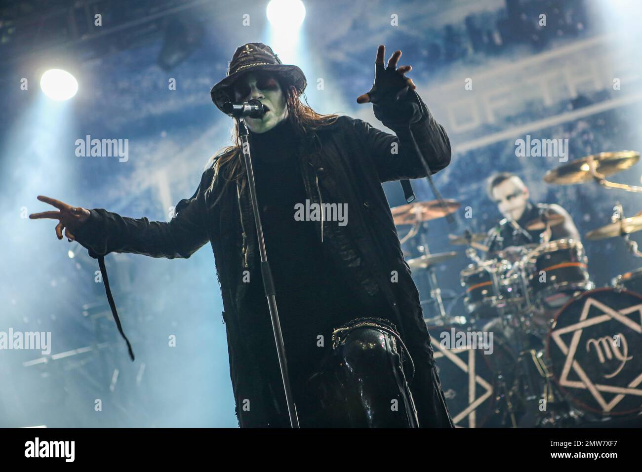 Lord of the Lost,German gothic Metal and dark rock band with Singer and frontman Chris Harms aka The Lord, at show 'Eisheilige Nacht 2016' (présenté par Subway à Sally), at Messehalle 1 / Messe Gießen, Allemagne. 16th décembre 2016. Crédit: Christian Lademann / LademannMedia Banque D'Images