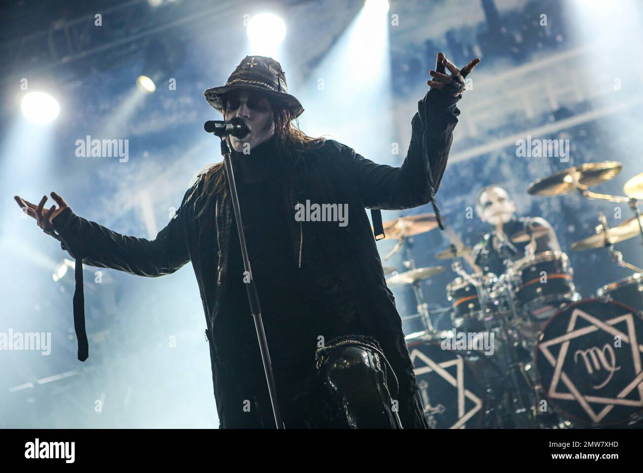 Lord of the Lost,German gothic Metal and dark rock band with Singer and frontman Chris Harms aka The Lord, at show 'Eisheilige Nacht 2016' (présenté par Subway à Sally), at Messehalle 1 / Messe Gießen, Allemagne. 16th décembre 2016. Crédit: Christian Lademann / LademannMedia Banque D'Images