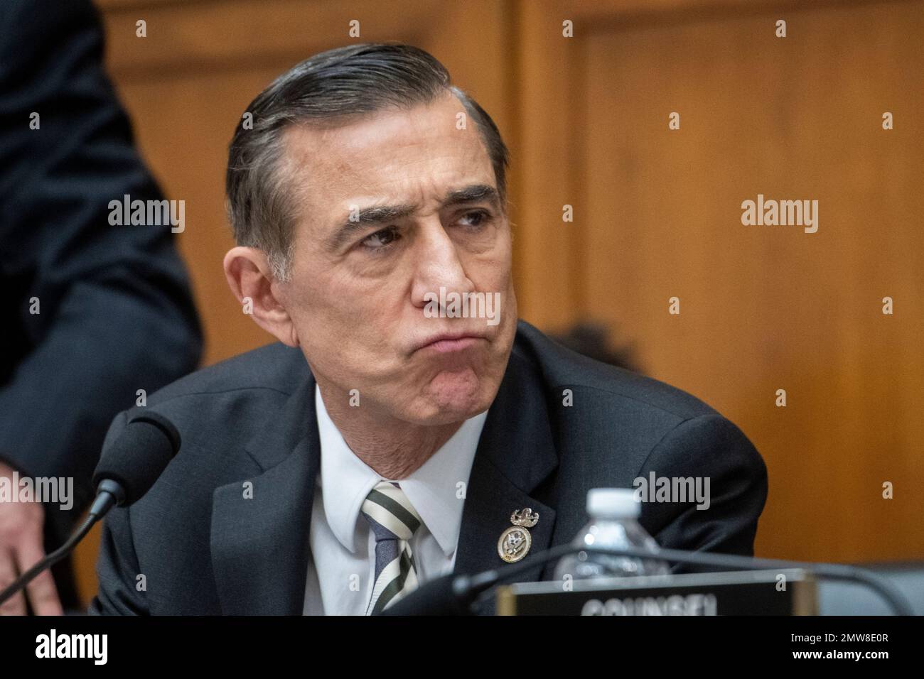 Washington, États-Unis d'Amérique. 01st févr. 2023. Le représentant américain Darrell Issa (républicain de Californie) assiste à une audience de la Commission judiciaire de la Chambre des représentants intitulée « la crise frontalière de Biden : partie I » dans le bureau de Rayburn House à Washington, DC, mercredi, 1 février 2023. Crédit: Rod Lamkey/CNP/Sipa USA crédit: SIPA USA/Alay Live News Banque D'Images