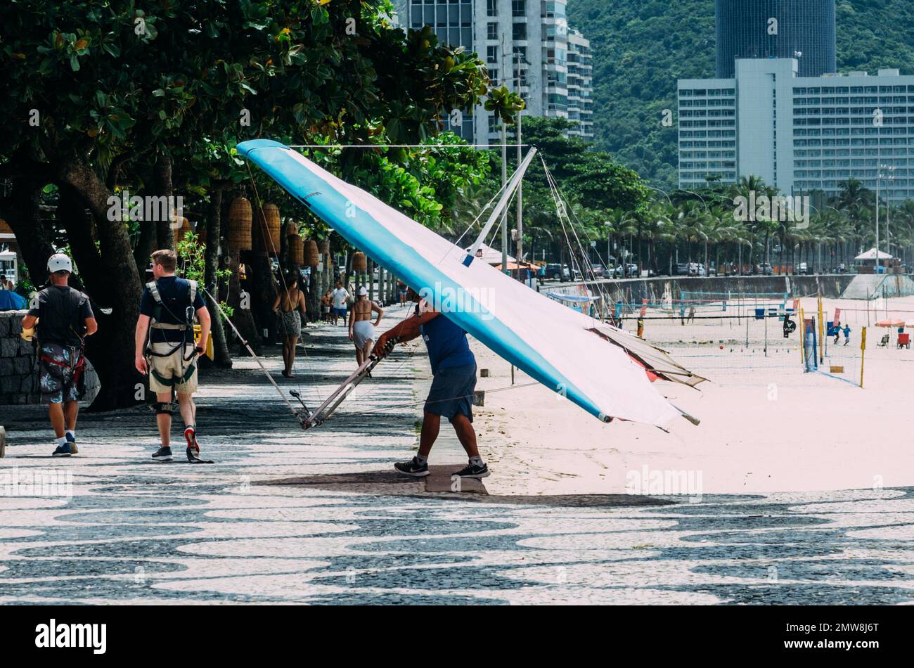 Rio de Janeiro, Brésil - 31 janvier 2023 : parapente à la plage de Sao Conrado à Rio de Janeiro, Brésil Banque D'Images
