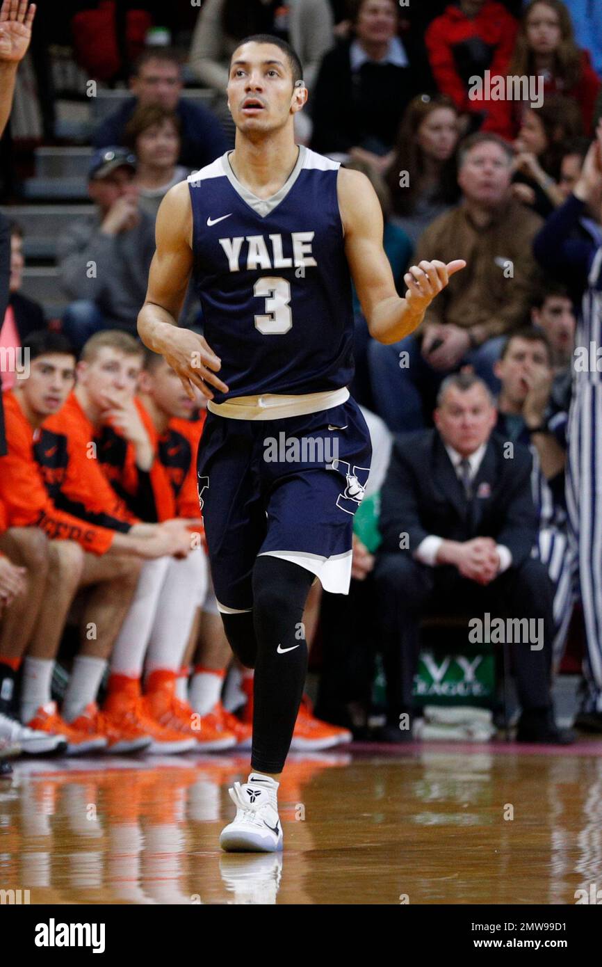 Yale's Alex Copeland reacts to his three pointer during the first half of an NCAA college basketball championship game in the Ivy League Tournament against the Princeton, Sunday, March 12, 2017, in Philadelphia. Princeton won 71-59. (AP Photo/Chris Szagola) Banque D'Images