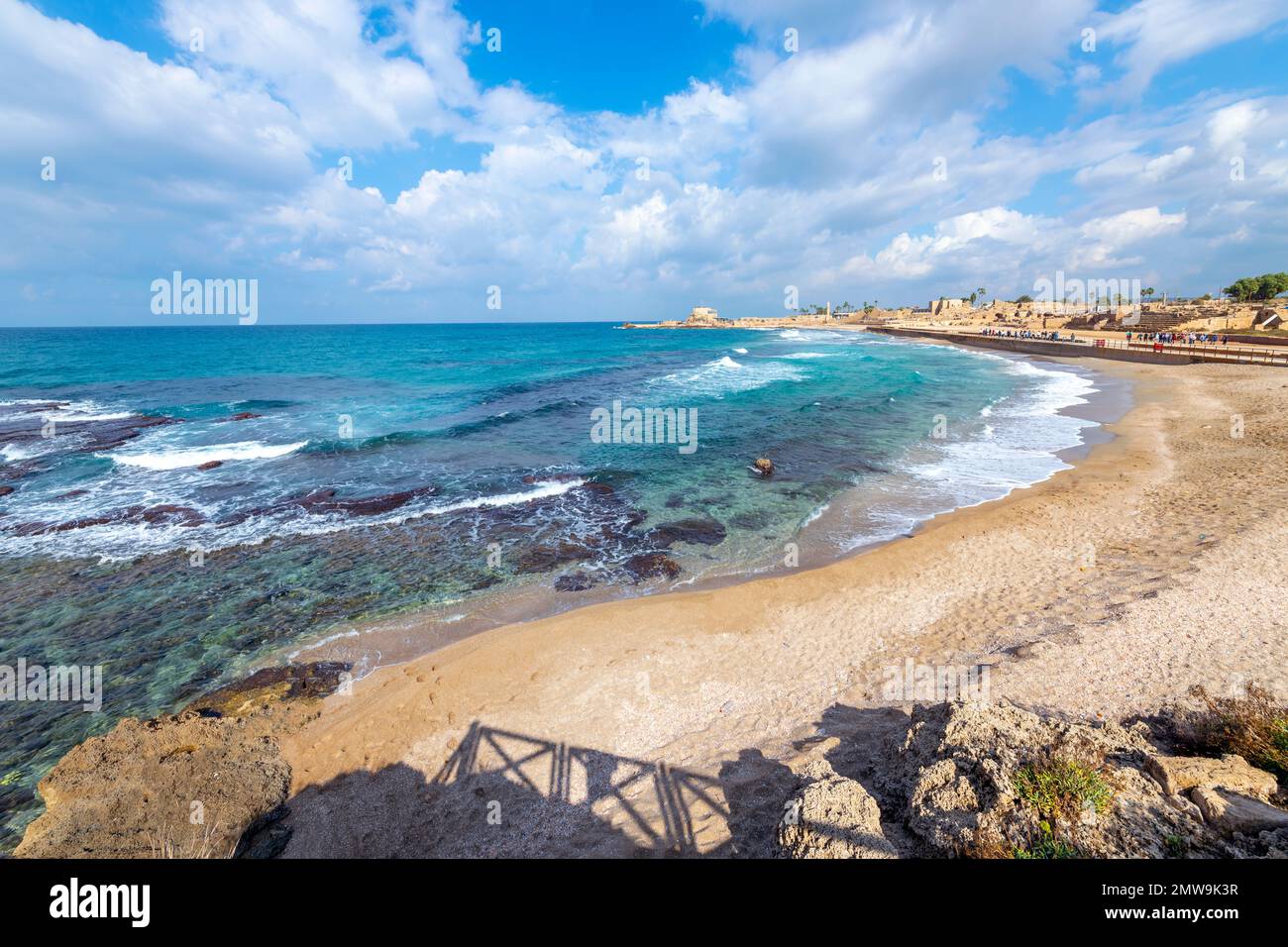 L'ancien parc archéologique national de Césarée et le port historique sur la côte méditerranéenne de Césarée, Israël. Banque D'Images